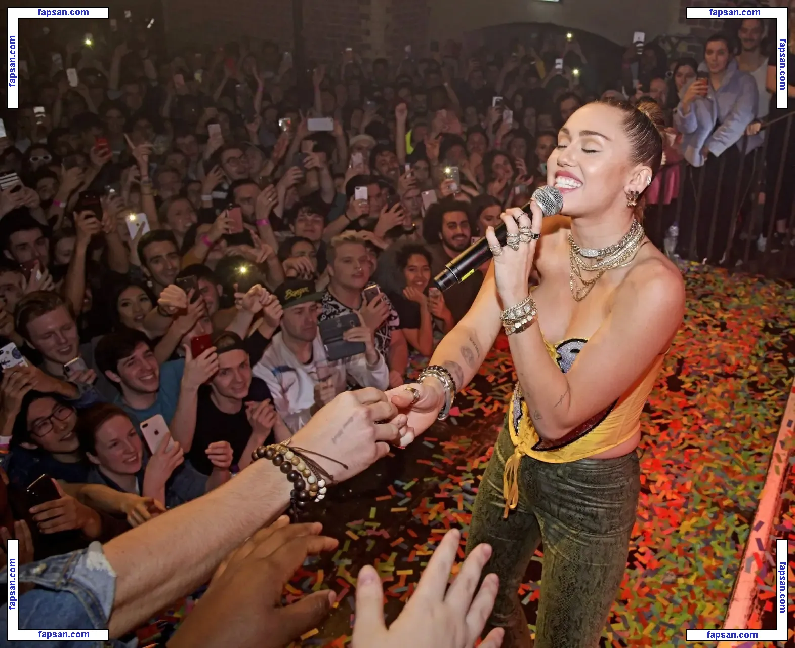 Miley Cyrus nude photo #0283 from OnlyFans
