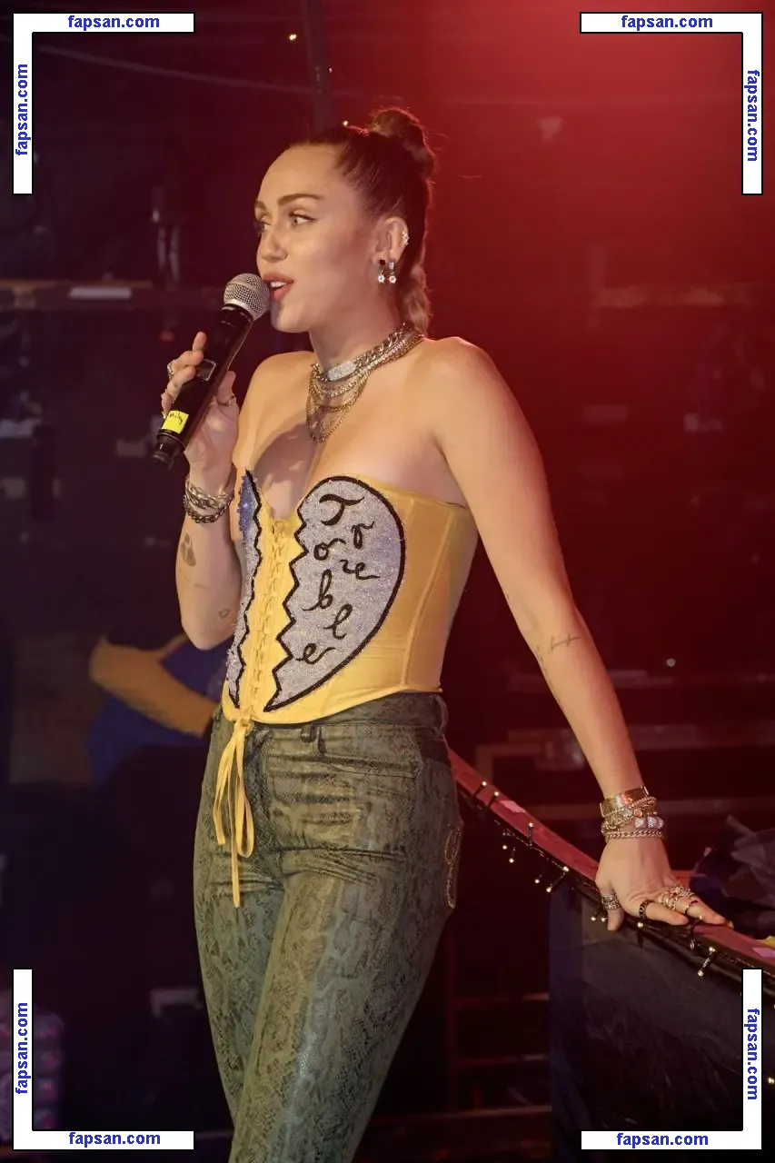 Miley Cyrus nude photo #0286 from OnlyFans
