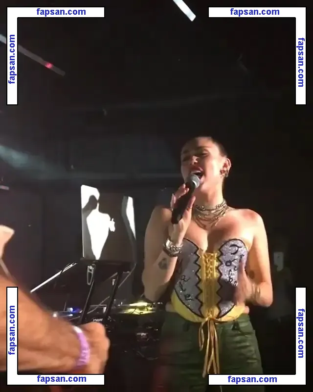 Miley Cyrus nude photo #0292 from OnlyFans