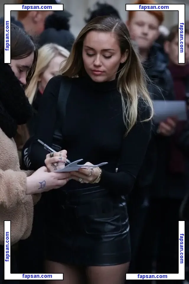 Miley Cyrus nude photo #0346 from OnlyFans