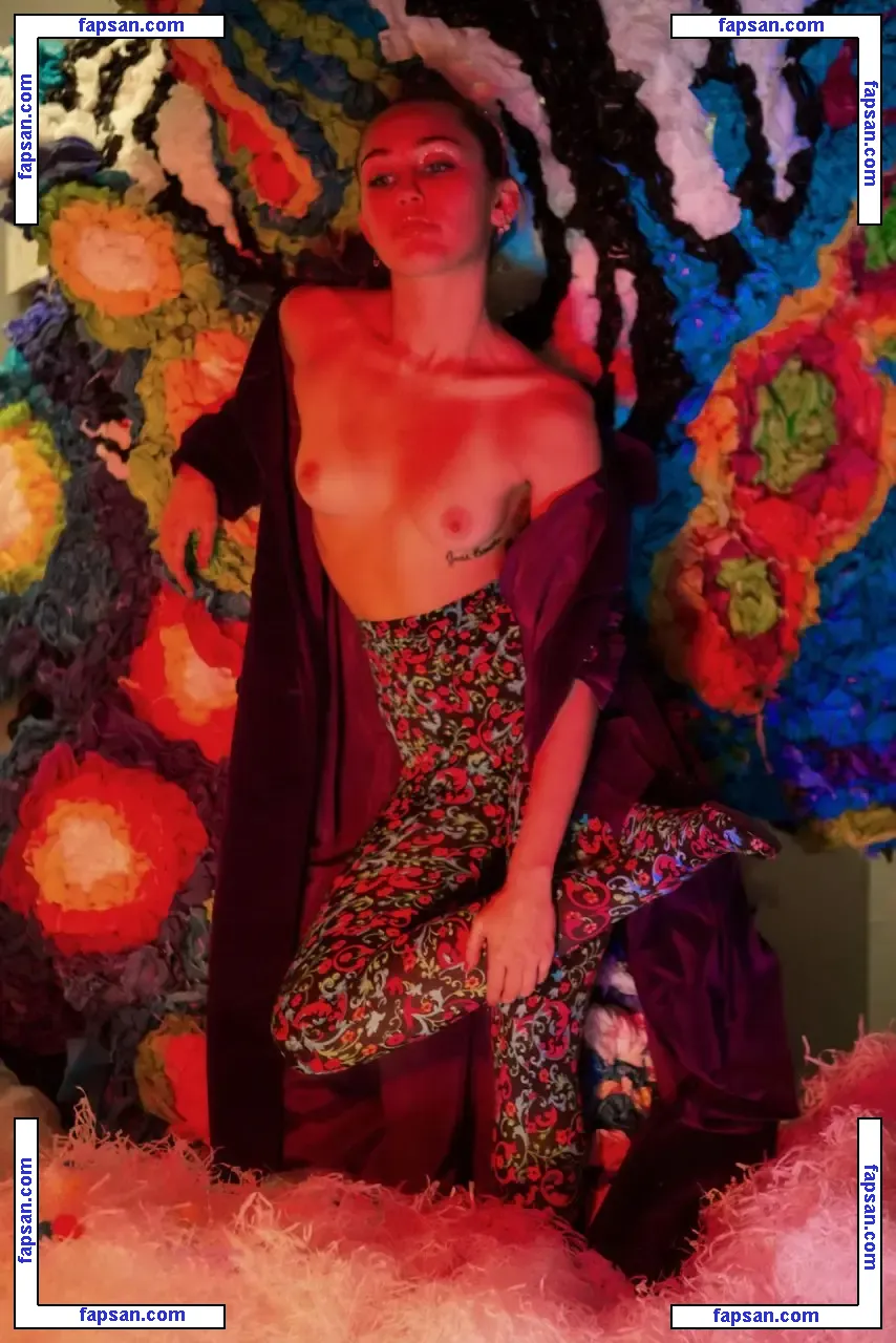Miley Cyrus nude photo #0381 from OnlyFans