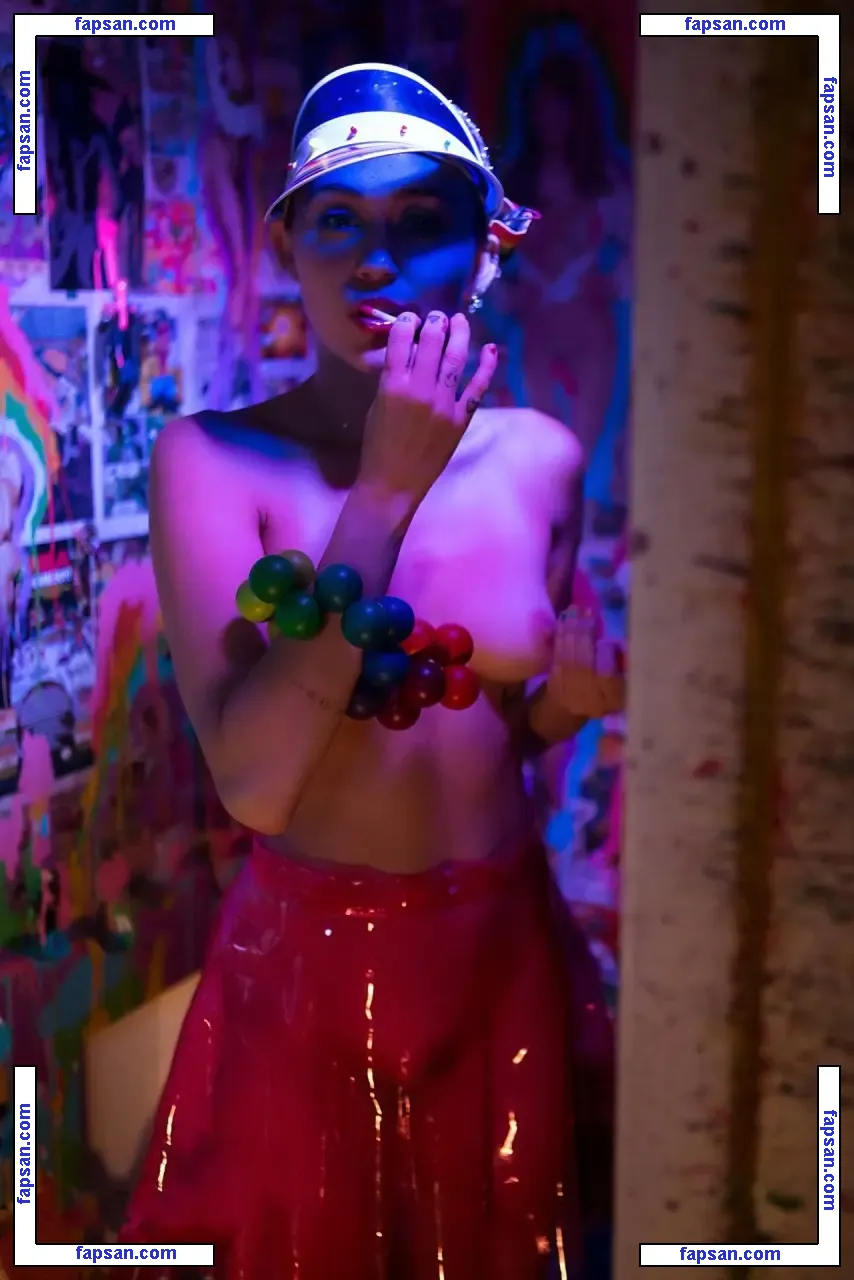 Miley Cyrus nude photo #0393 from OnlyFans
