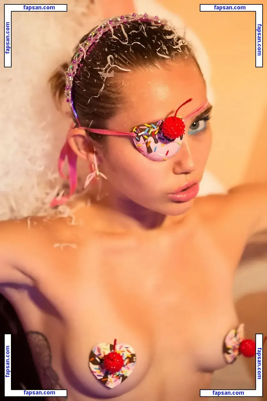 Miley Cyrus nude photo #0394 from OnlyFans