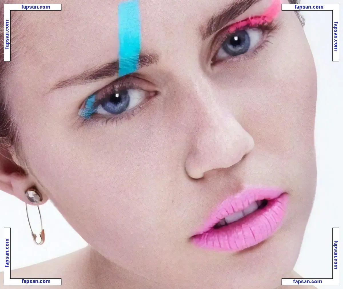 Miley Cyrus nude photo #0422 from OnlyFans