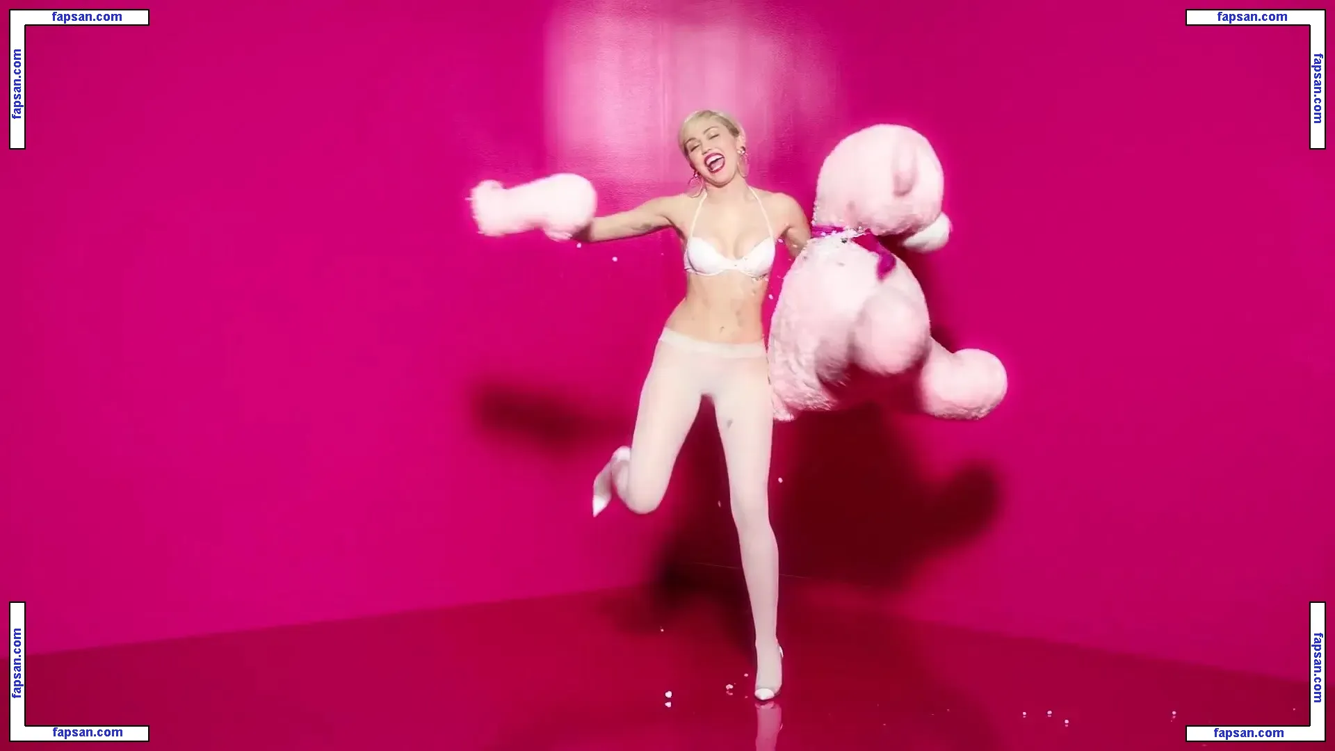 Miley Cyrus nude photo #0432 from OnlyFans