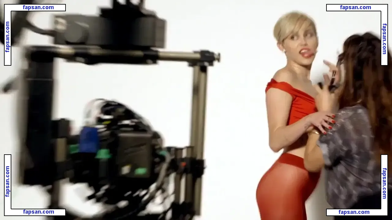 Miley Cyrus nude photo #0474 from OnlyFans