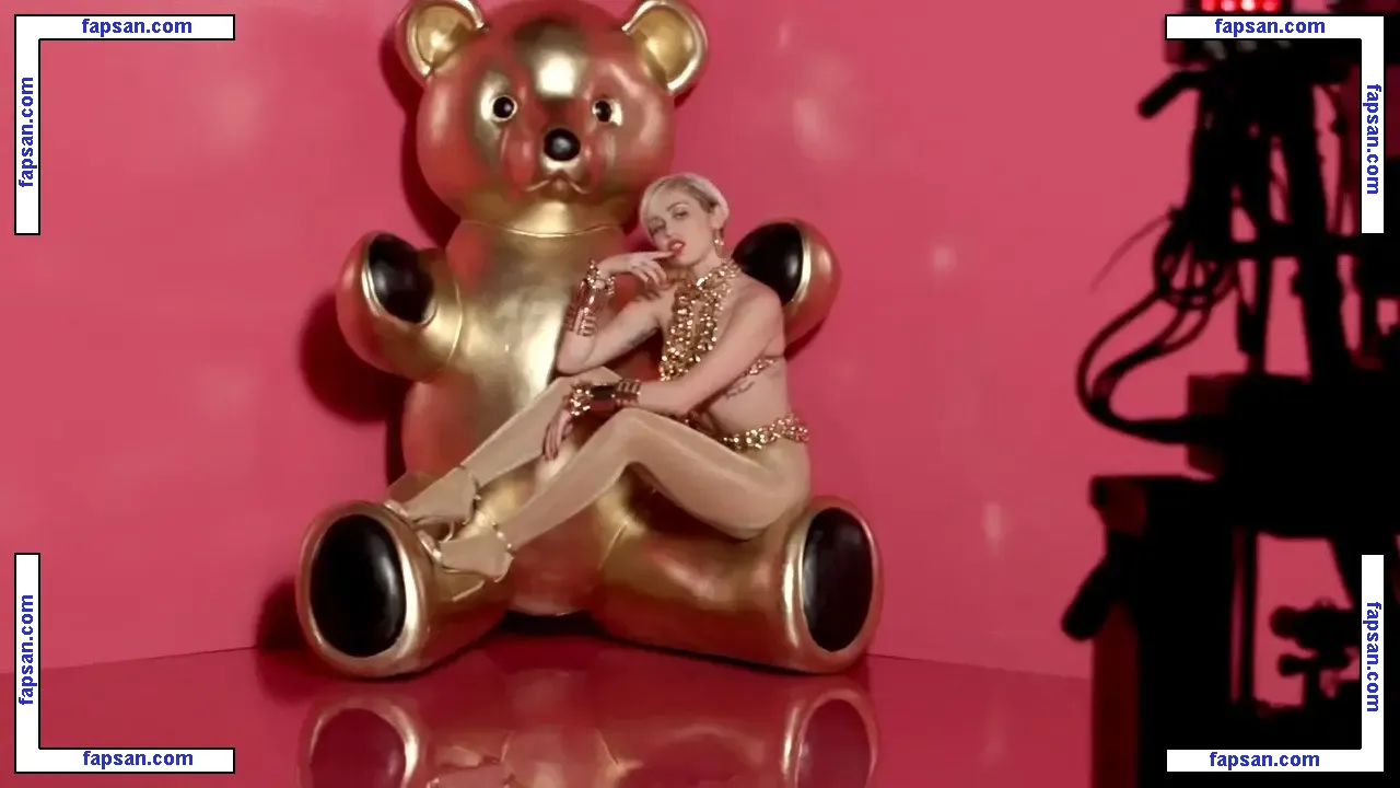 Miley Cyrus nude photo #0509 from OnlyFans