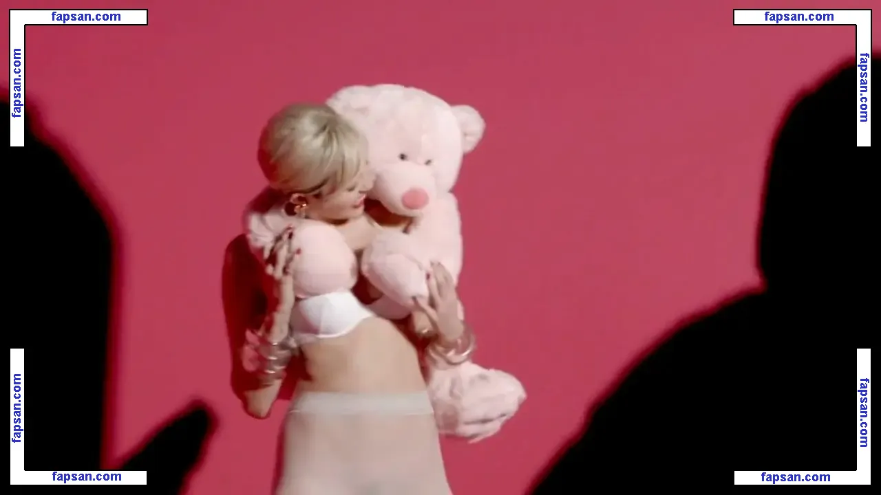 Miley Cyrus nude photo #0522 from OnlyFans