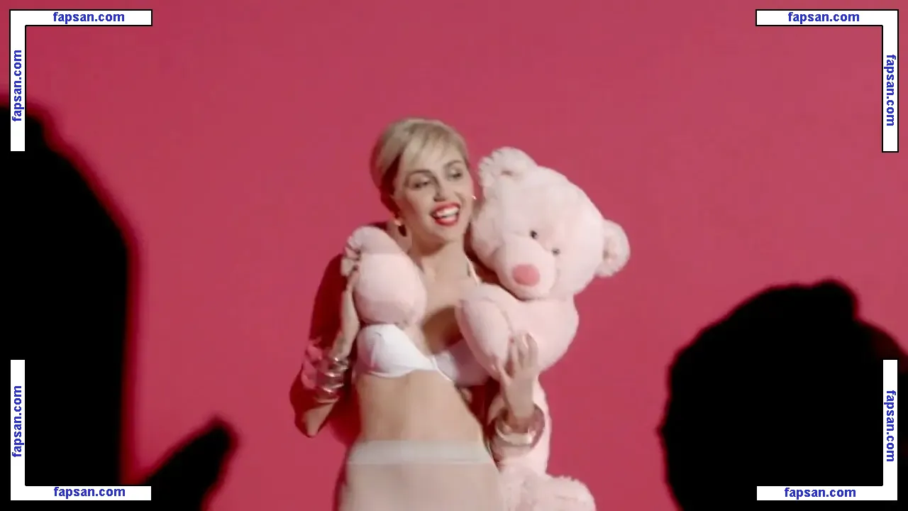 Miley Cyrus nude photo #0523 from OnlyFans