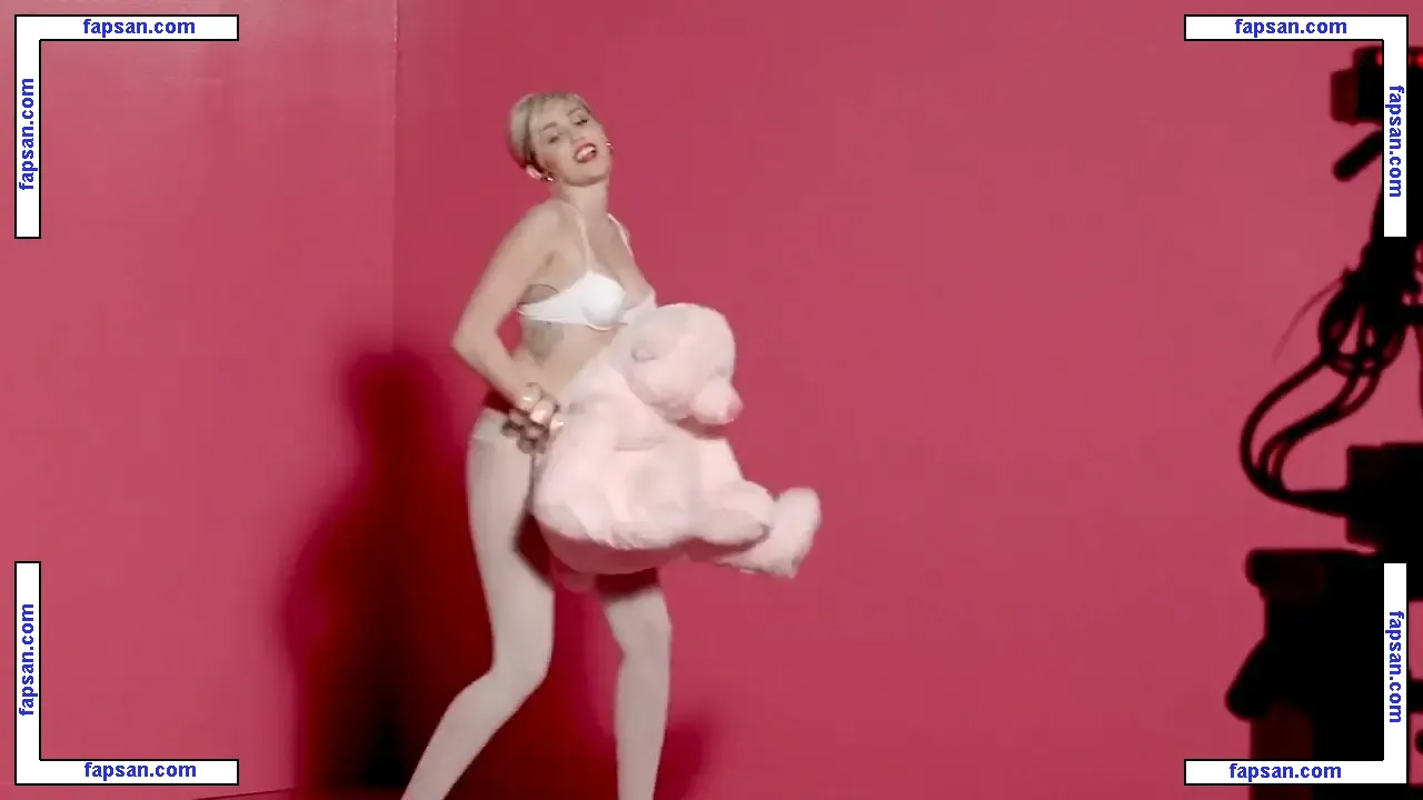 Miley Cyrus nude photo #0524 from OnlyFans