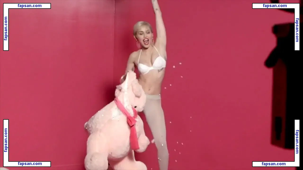 Miley Cyrus nude photo #0525 from OnlyFans