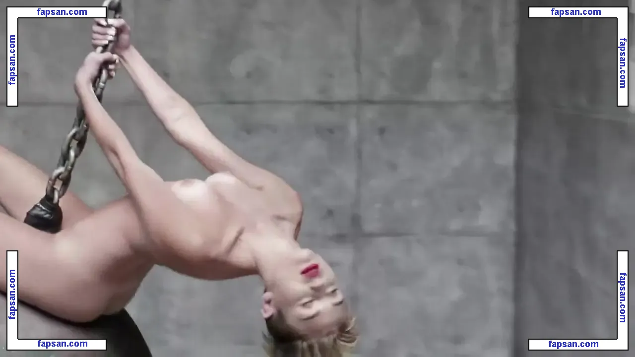 Miley Cyrus nude photo #0542 from OnlyFans