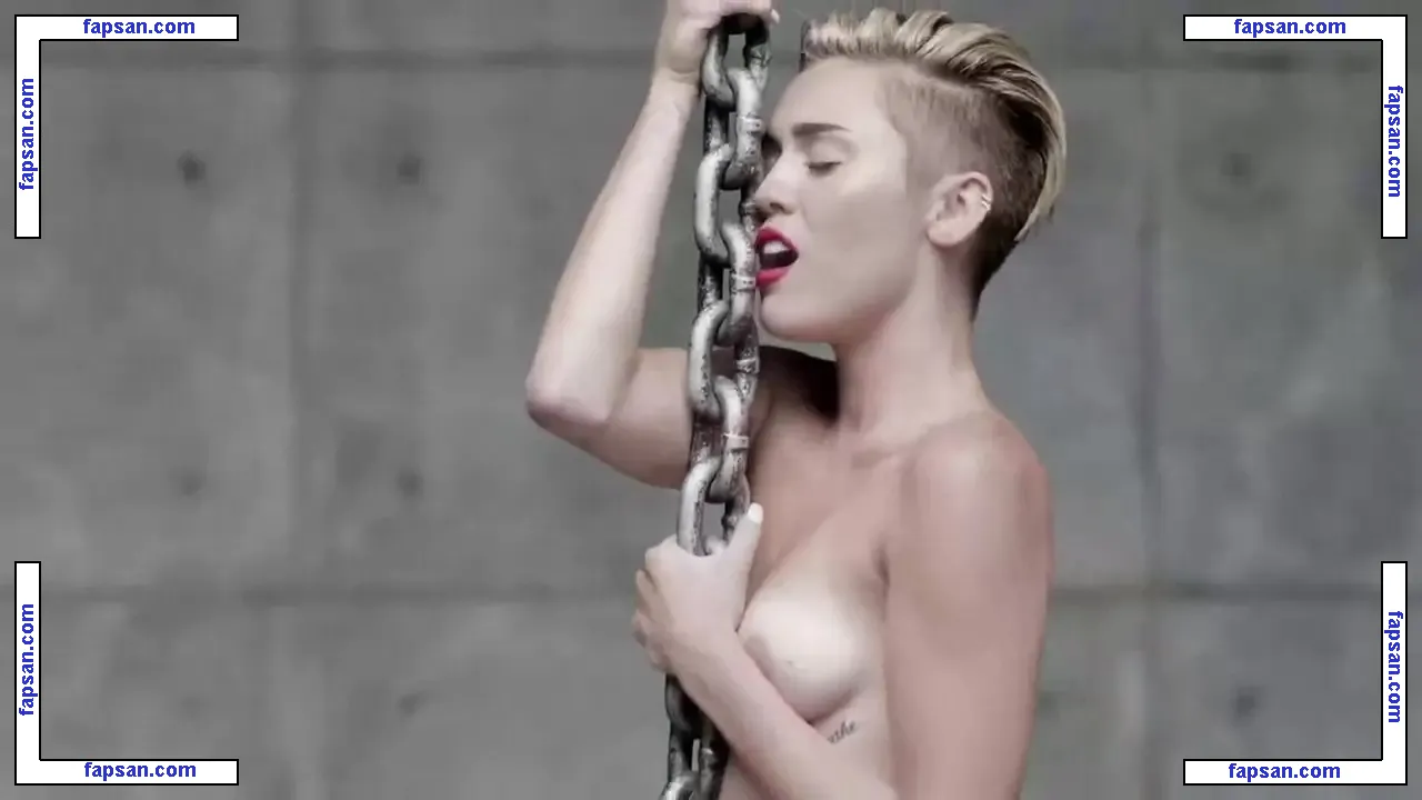 Miley Cyrus nude photo #0546 from OnlyFans