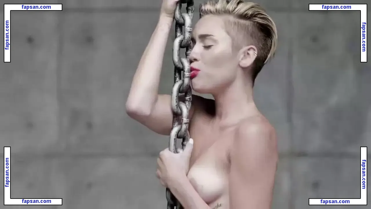 Miley Cyrus nude photo #0547 from OnlyFans