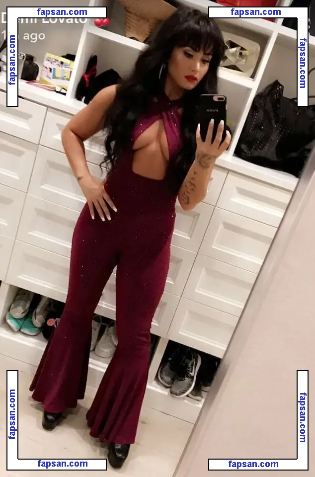 Miley Cyrus nude photo #0574 from OnlyFans