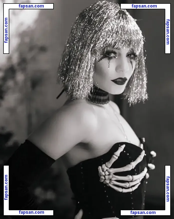 Miley Cyrus nude photo #0603 from OnlyFans