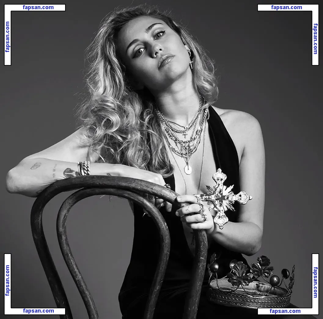 Miley Cyrus nude photo #0620 from OnlyFans
