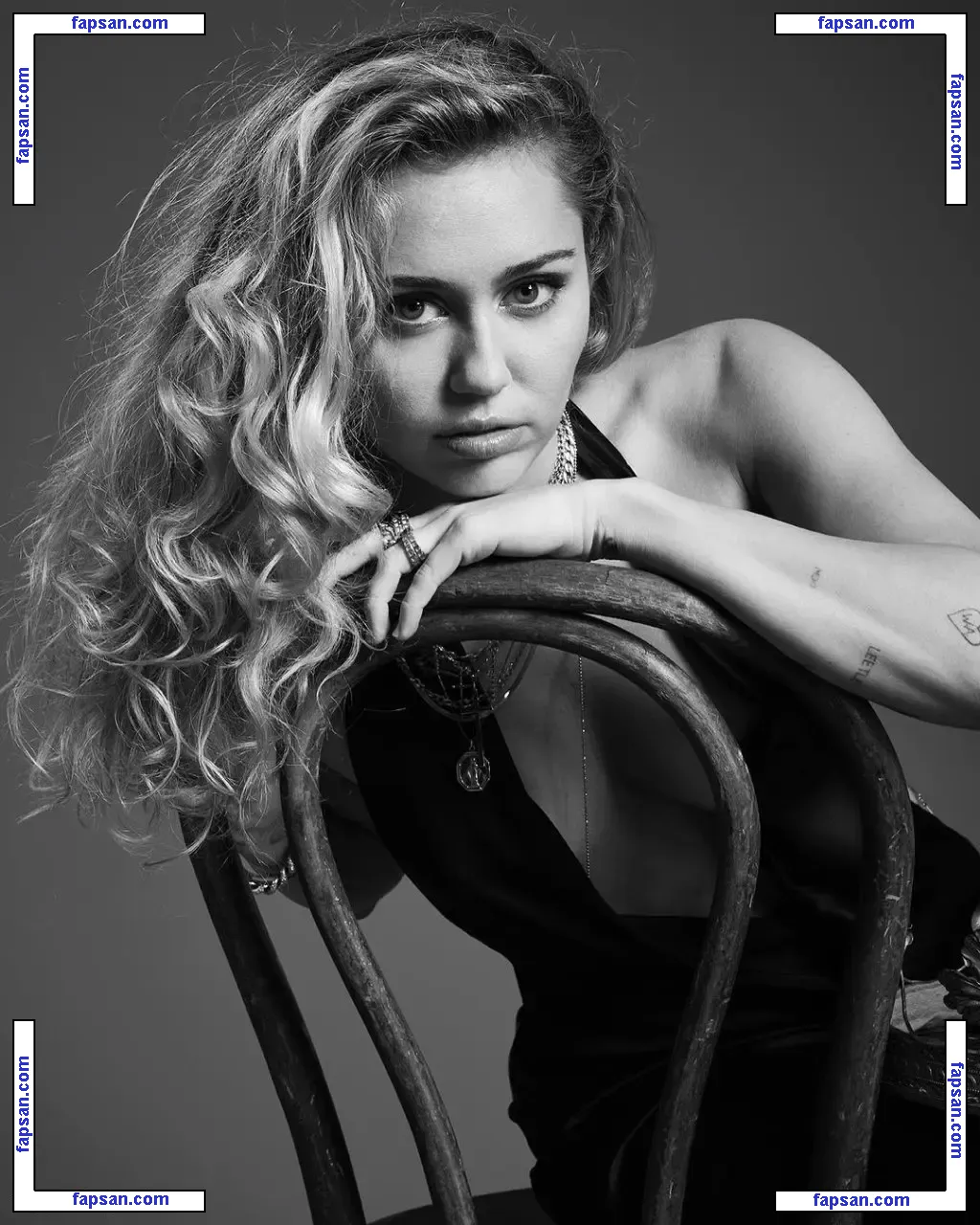 Miley Cyrus nude photo #0622 from OnlyFans