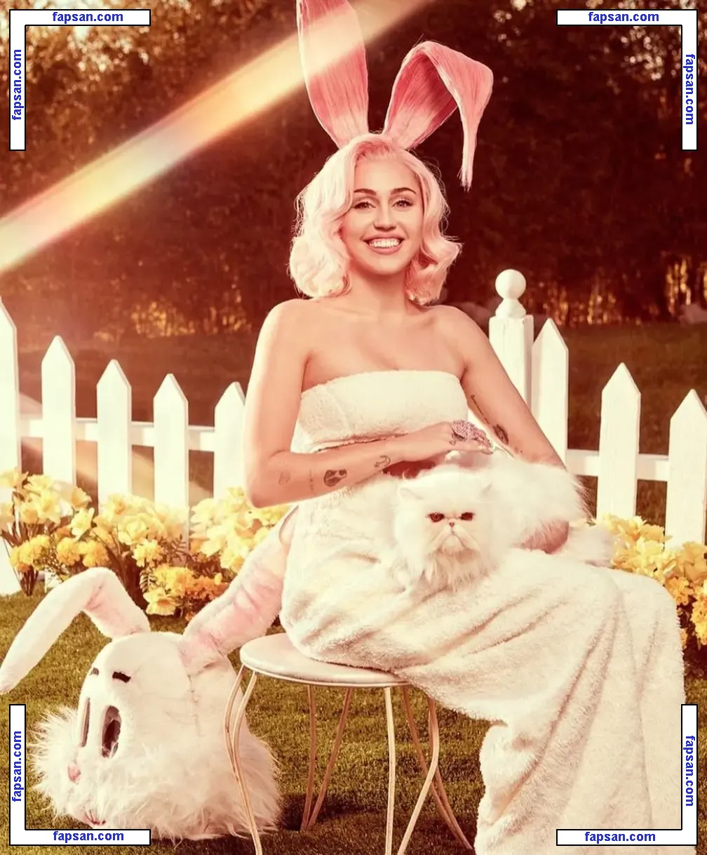 Miley Cyrus nude photo #0631 from OnlyFans