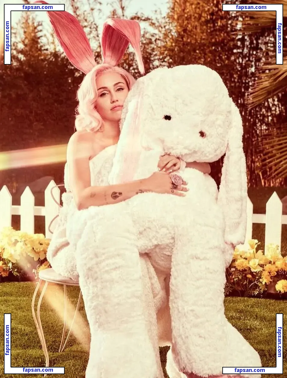 Miley Cyrus nude photo #0633 from OnlyFans