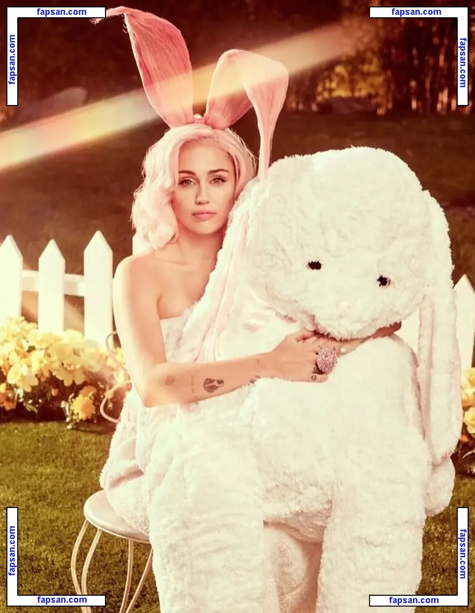 Miley Cyrus nude photo #0634 from OnlyFans