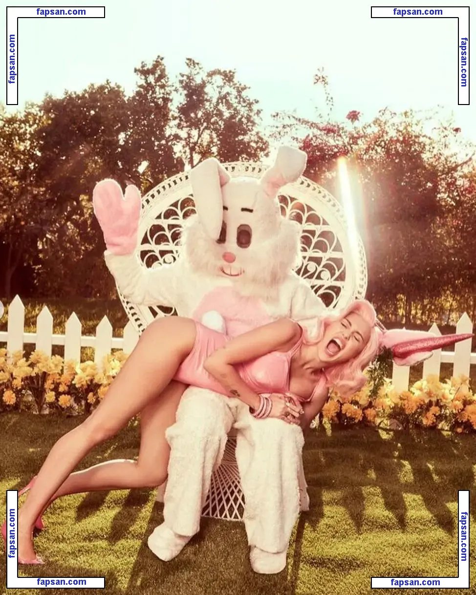 Miley Cyrus nude photo #0636 from OnlyFans