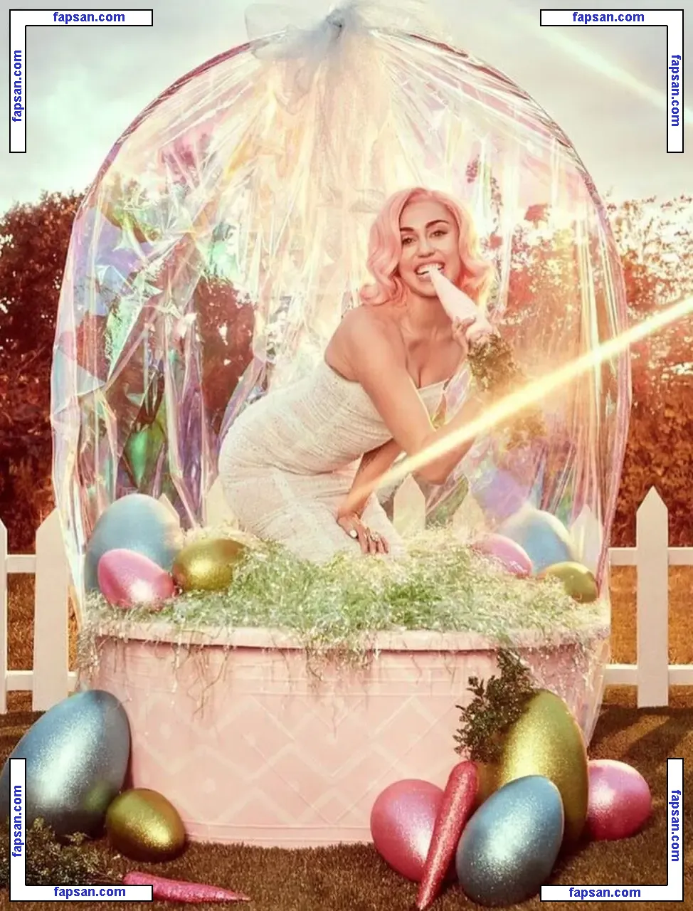 Miley Cyrus nude photo #0645 from OnlyFans