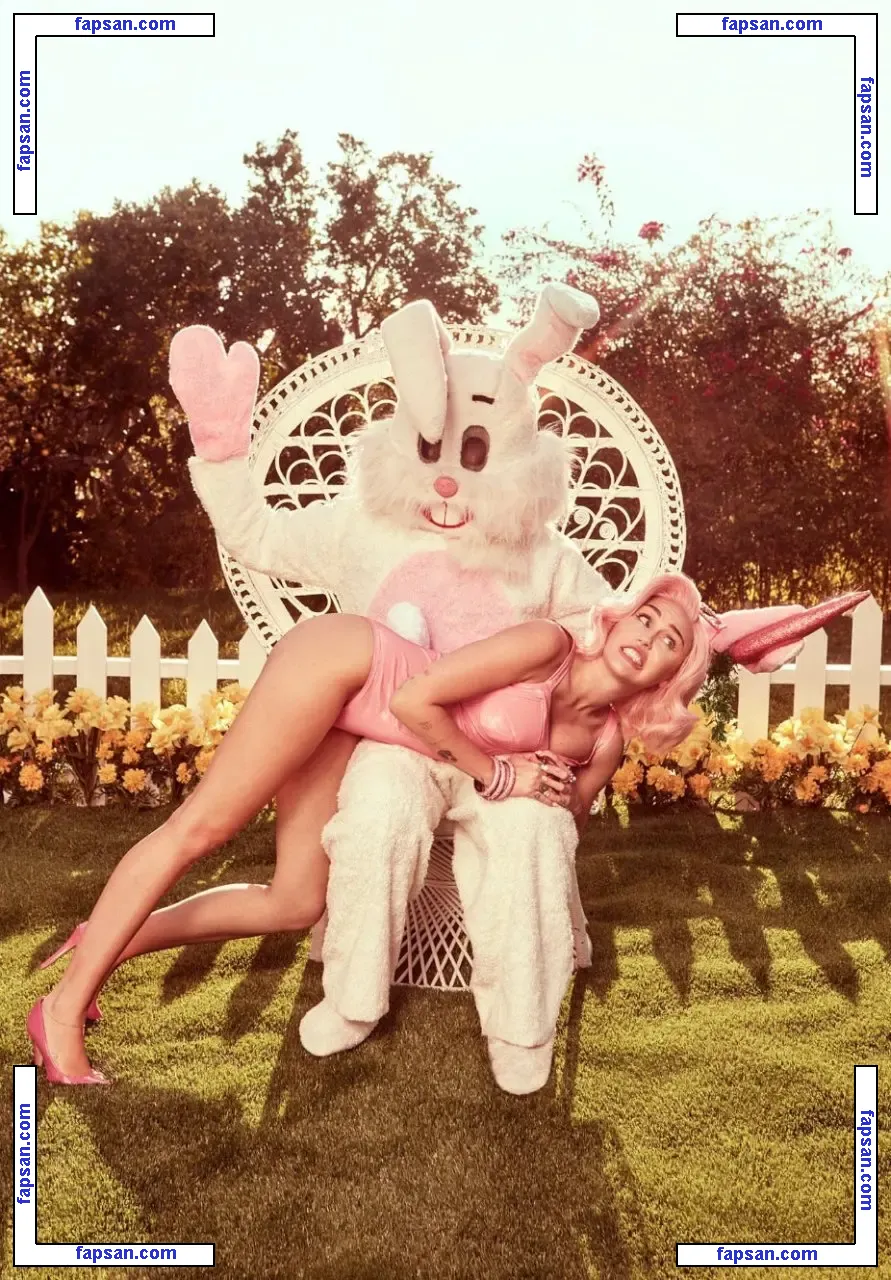 Miley Cyrus nude photo #0647 from OnlyFans