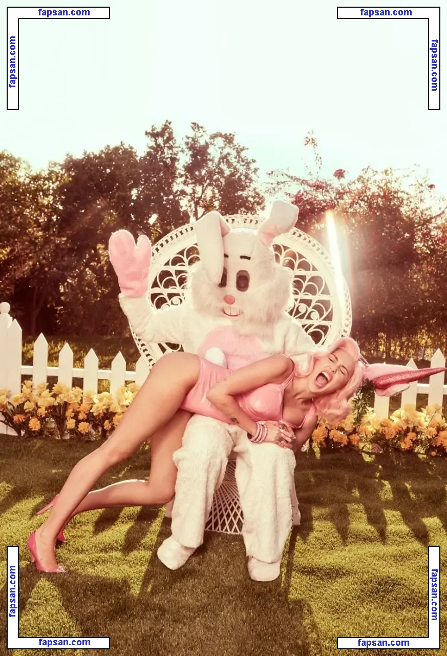 Miley Cyrus nude photo #0648 from OnlyFans