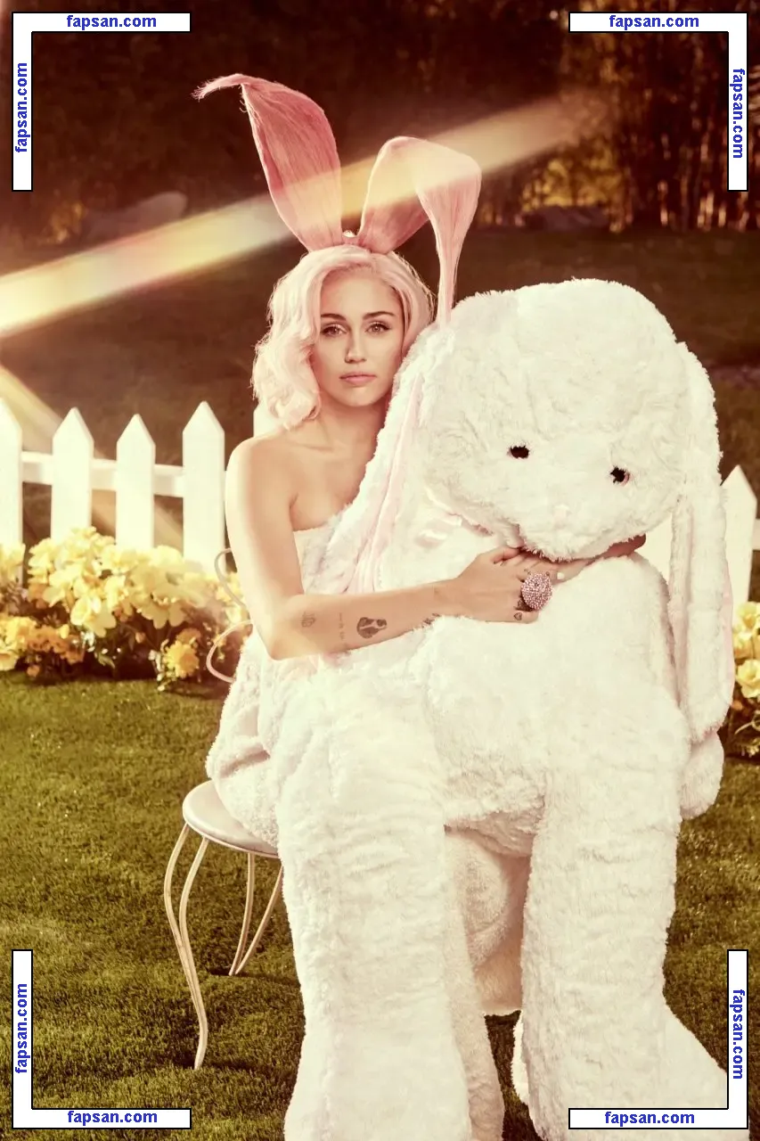 Miley Cyrus nude photo #0656 from OnlyFans