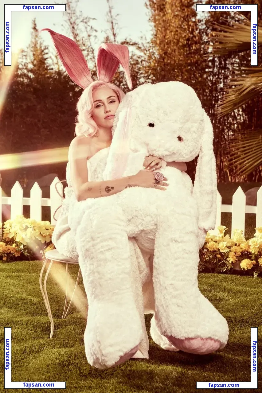 Miley Cyrus nude photo #0657 from OnlyFans