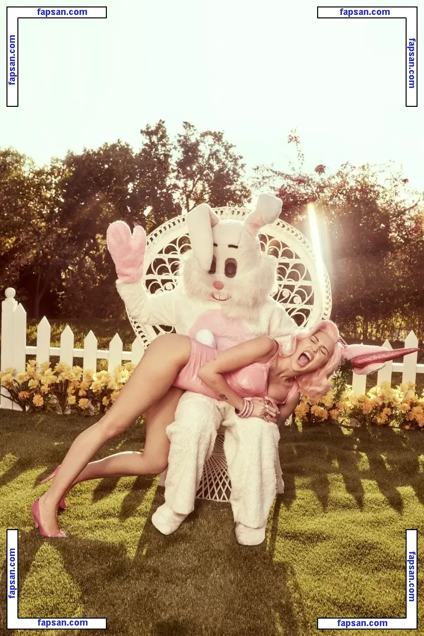 Miley Cyrus nude photo #0658 from OnlyFans
