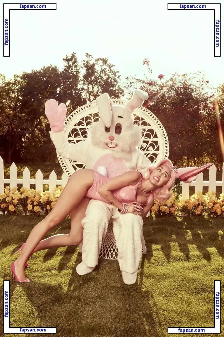 Miley Cyrus nude photo #0659 from OnlyFans