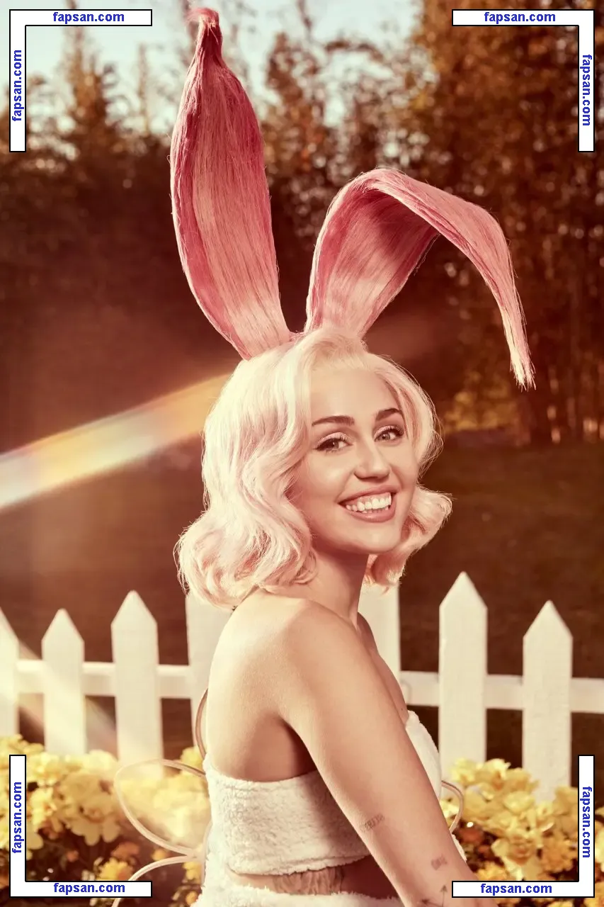 Miley Cyrus nude photo #0661 from OnlyFans