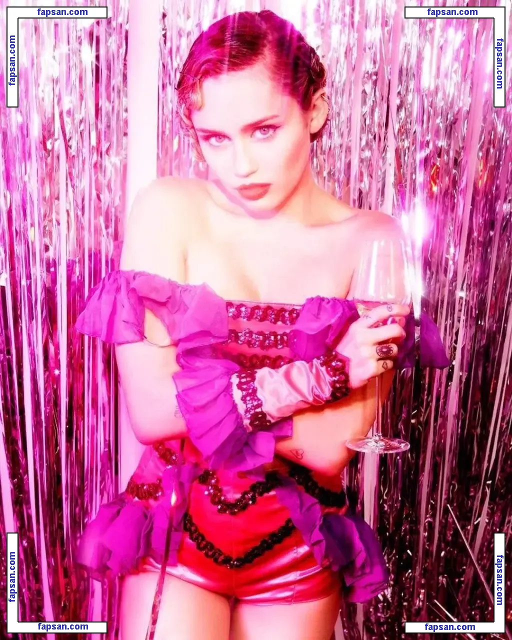 Miley Cyrus nude photo #0666 from OnlyFans