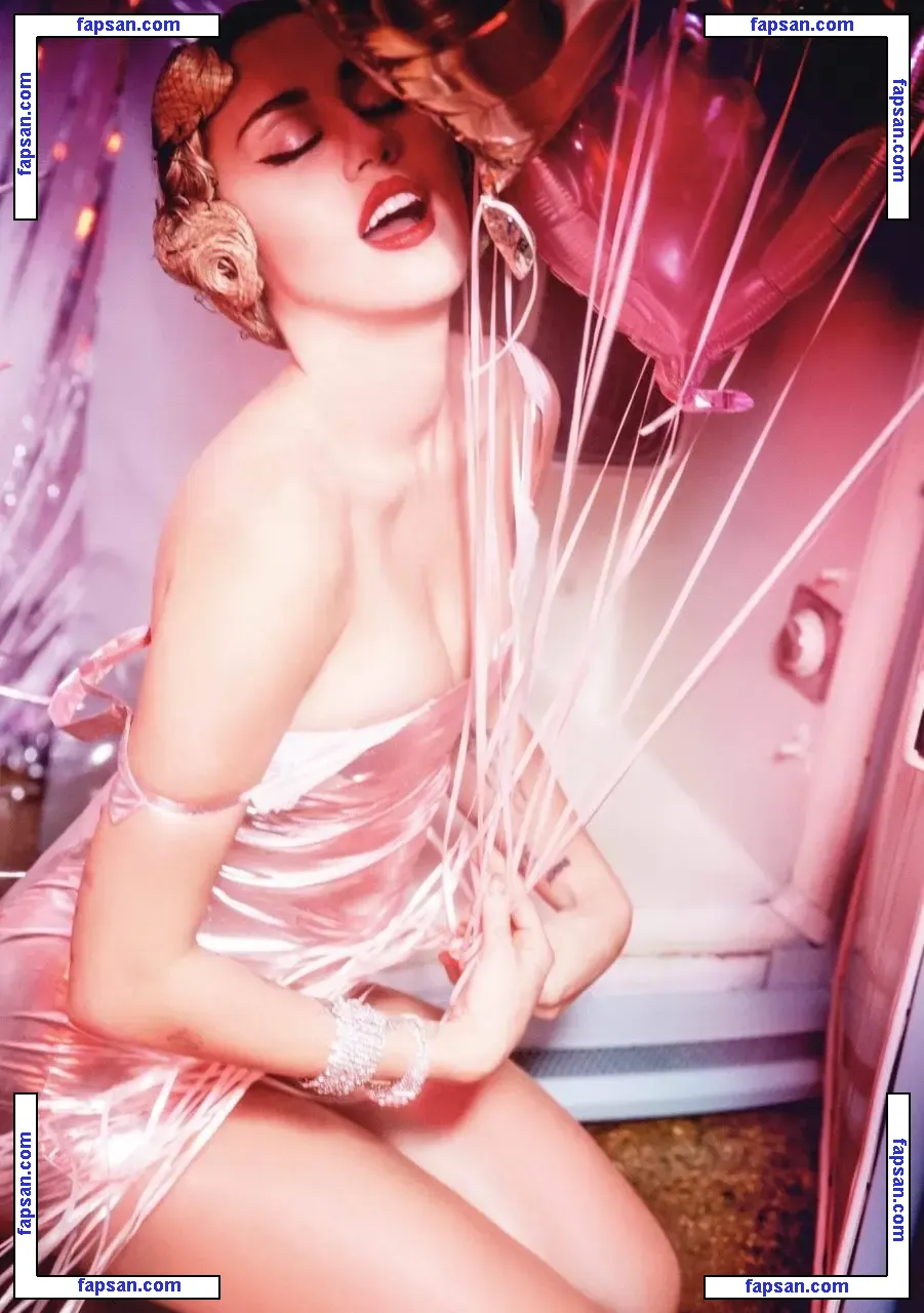 Miley Cyrus nude photo #0668 from OnlyFans