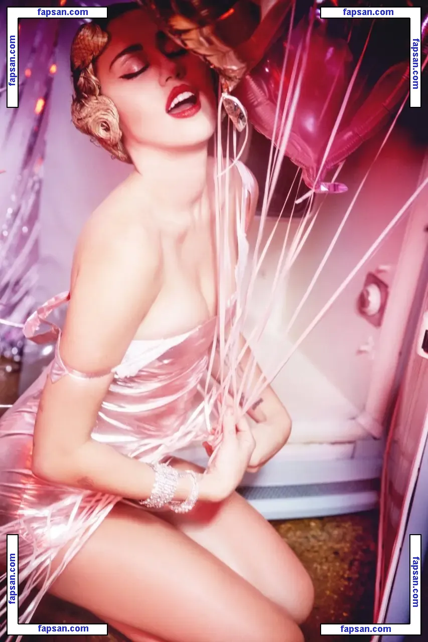 Miley Cyrus nude photo #0670 from OnlyFans