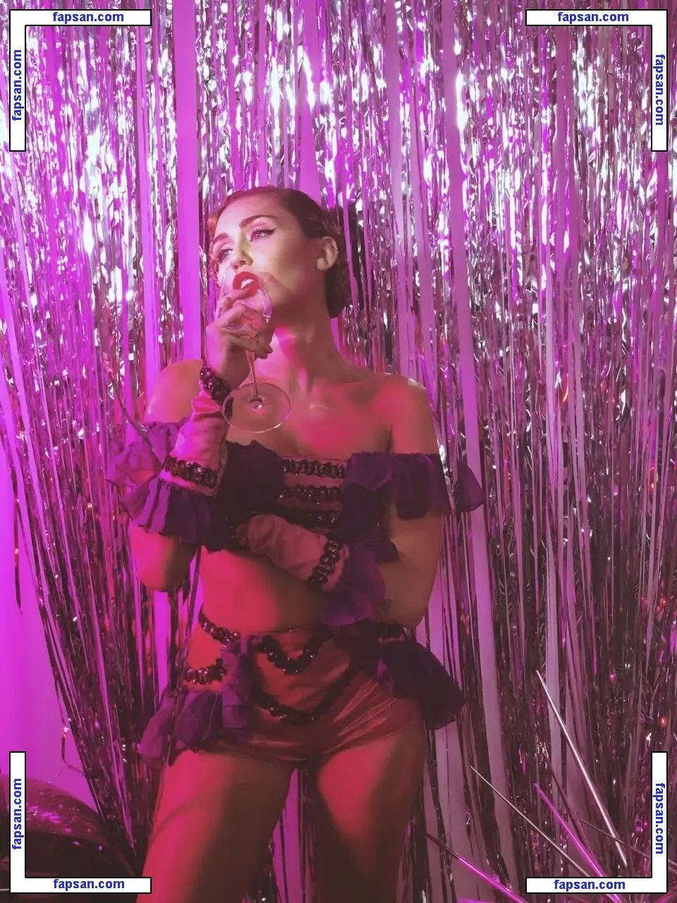 Miley Cyrus nude photo #0678 from OnlyFans