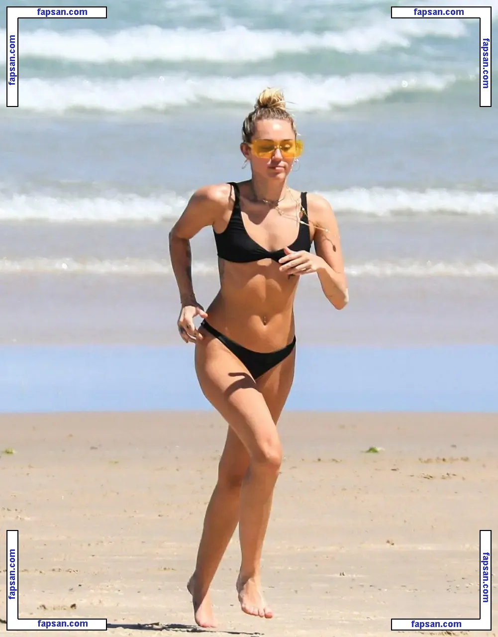 Miley Cyrus nude photo #0693 from OnlyFans