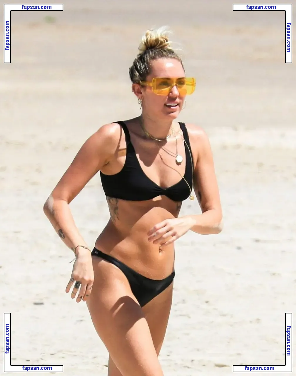 Miley Cyrus nude photo #0726 from OnlyFans