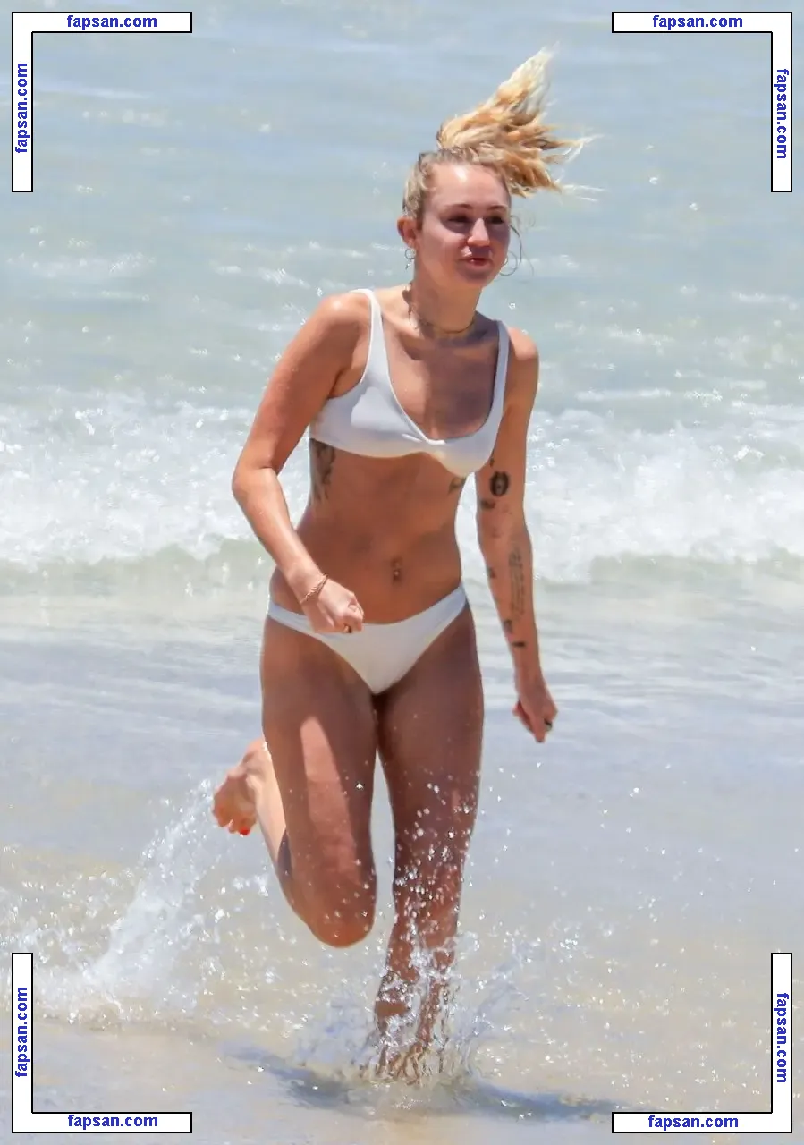 Miley Cyrus nude photo #0734 from OnlyFans