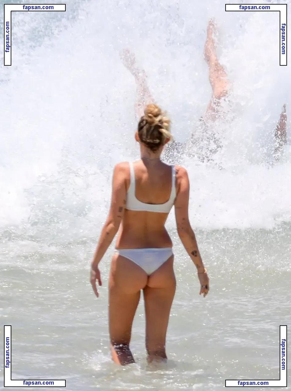 Miley Cyrus nude photo #0740 from OnlyFans