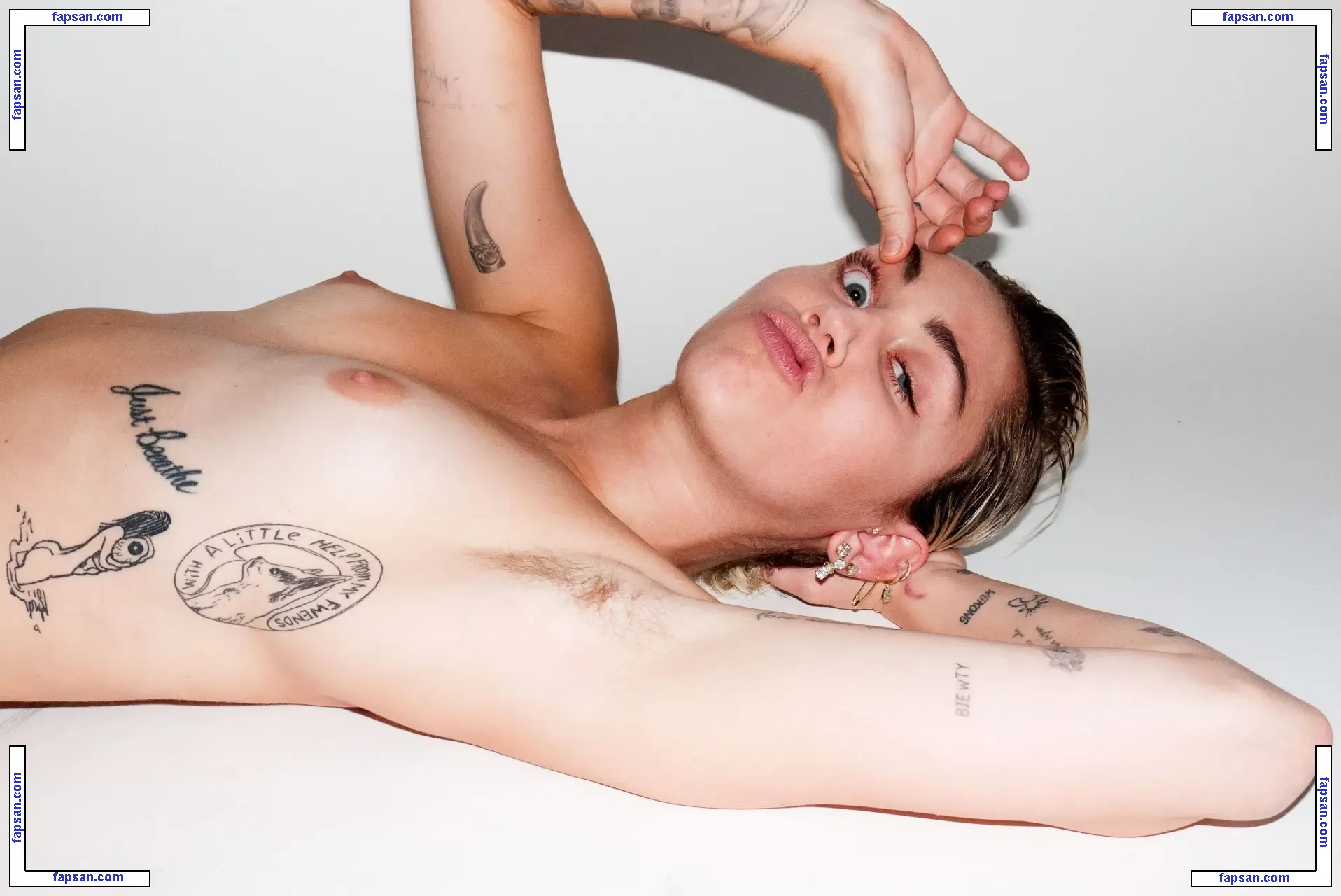 Miley Cyrus nude photo #0754 from OnlyFans