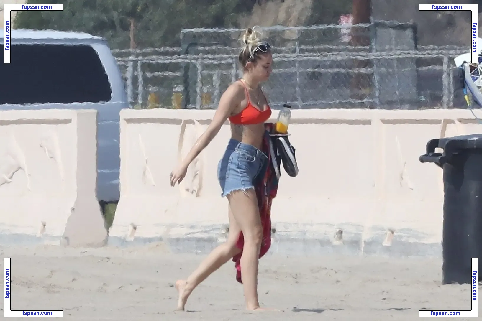 Miley Cyrus nude photo #0792 from OnlyFans