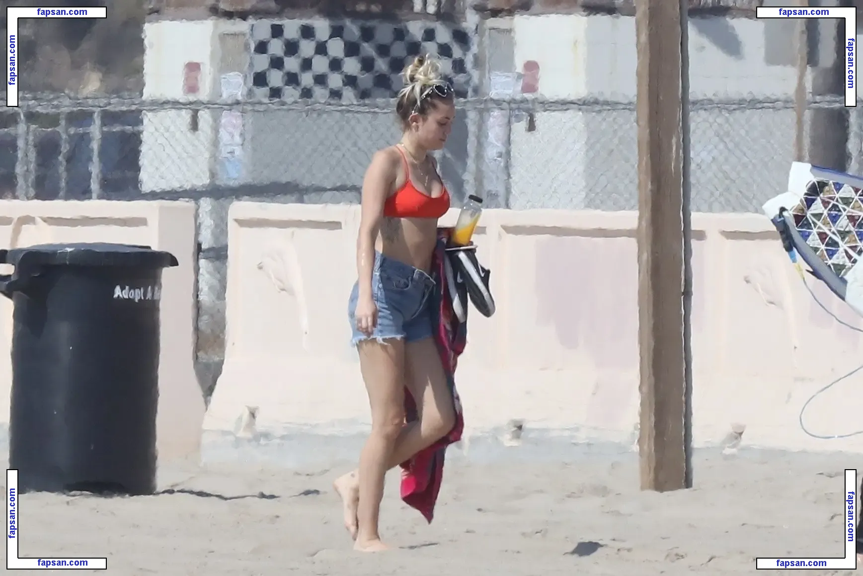 Miley Cyrus nude photo #0793 from OnlyFans