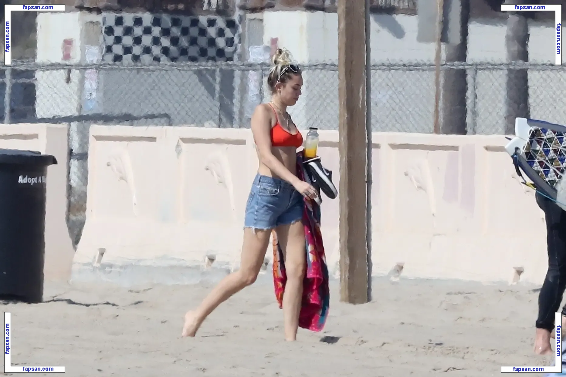 Miley Cyrus nude photo #0794 from OnlyFans