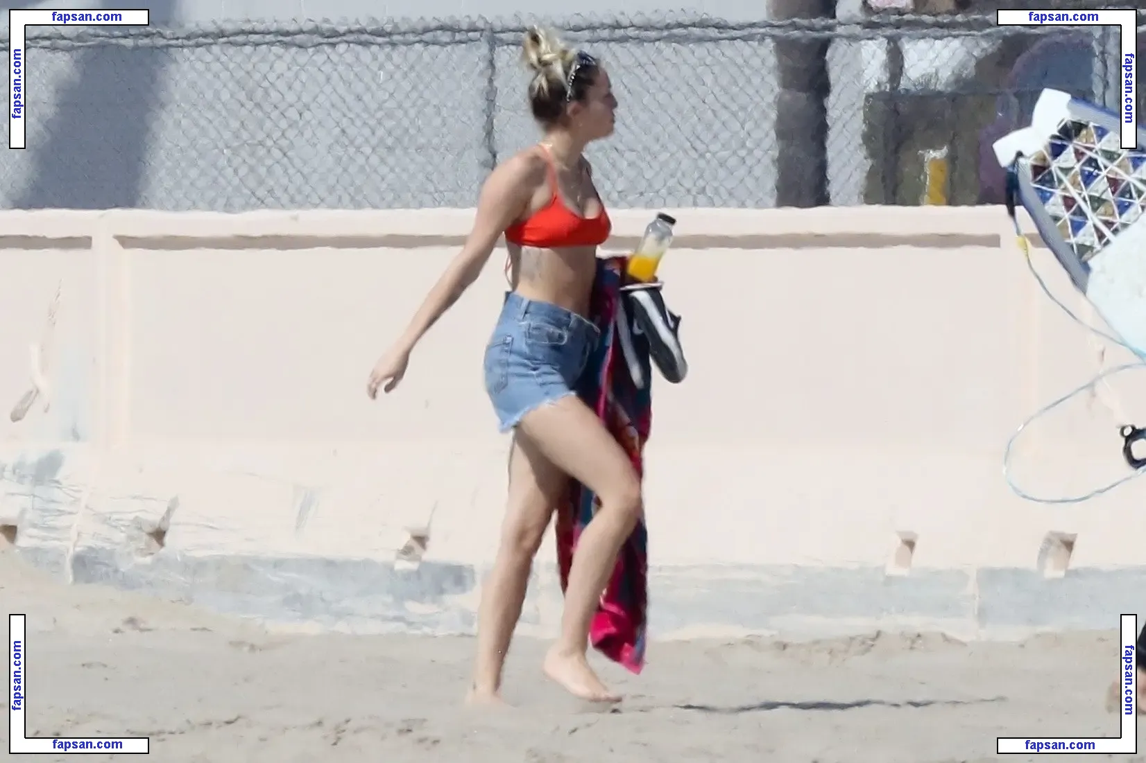 Miley Cyrus nude photo #0795 from OnlyFans