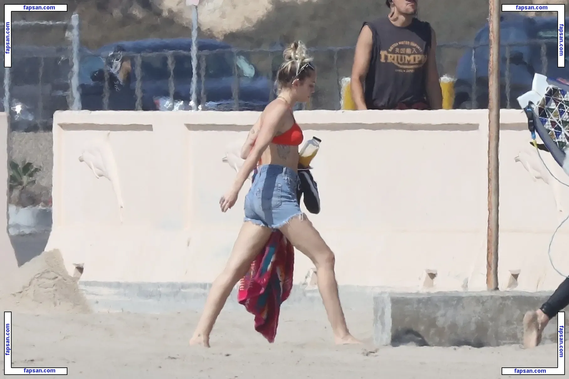 Miley Cyrus nude photo #0797 from OnlyFans