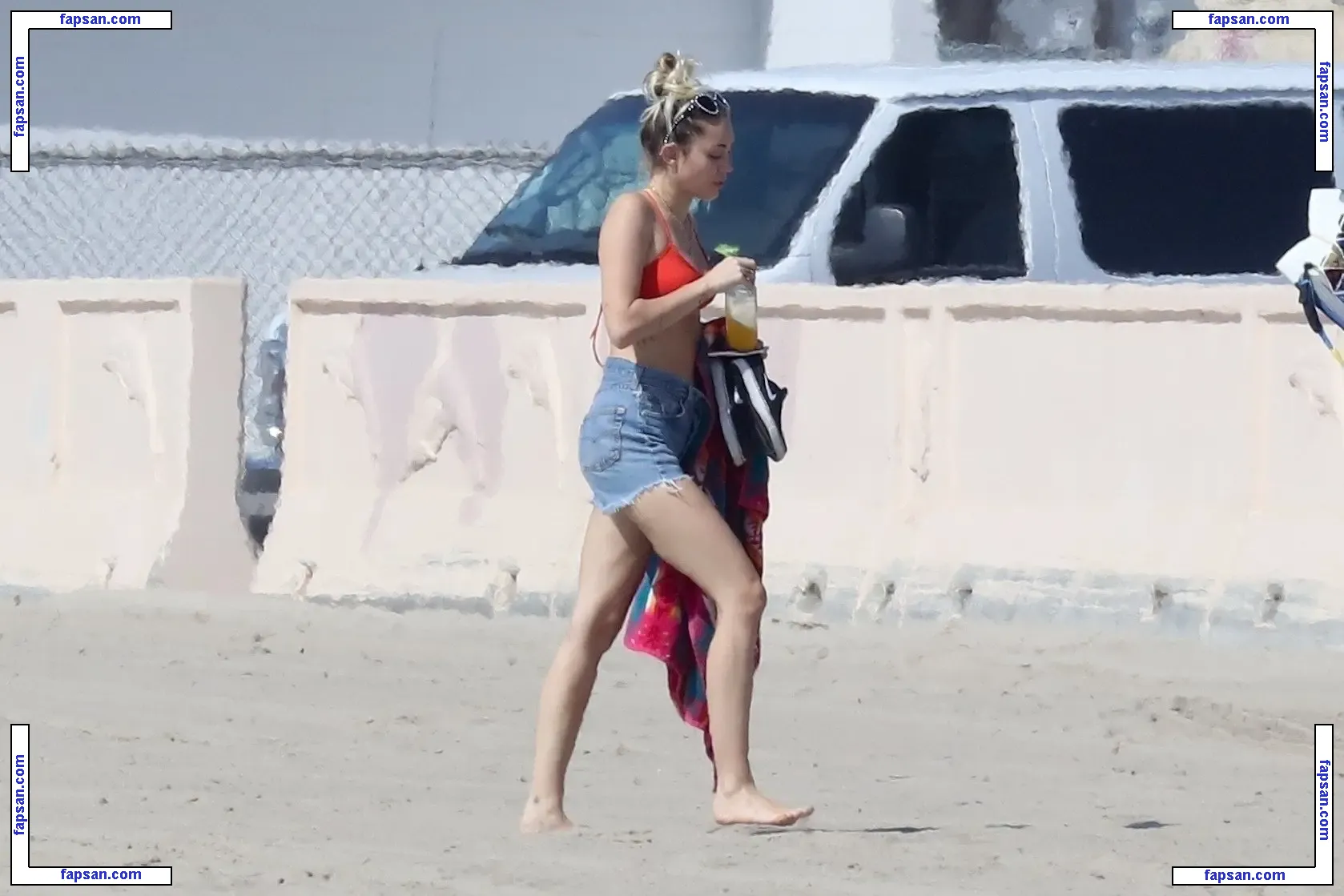 Miley Cyrus nude photo #0813 from OnlyFans