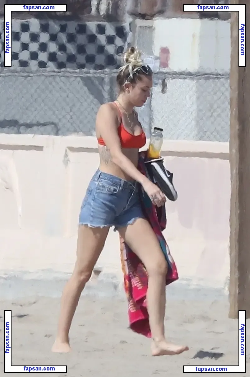 Miley Cyrus nude photo #0815 from OnlyFans
